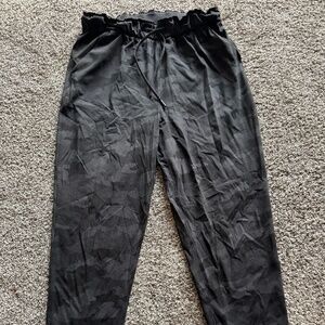 Lululemon Mid Rise Jogger (camo)